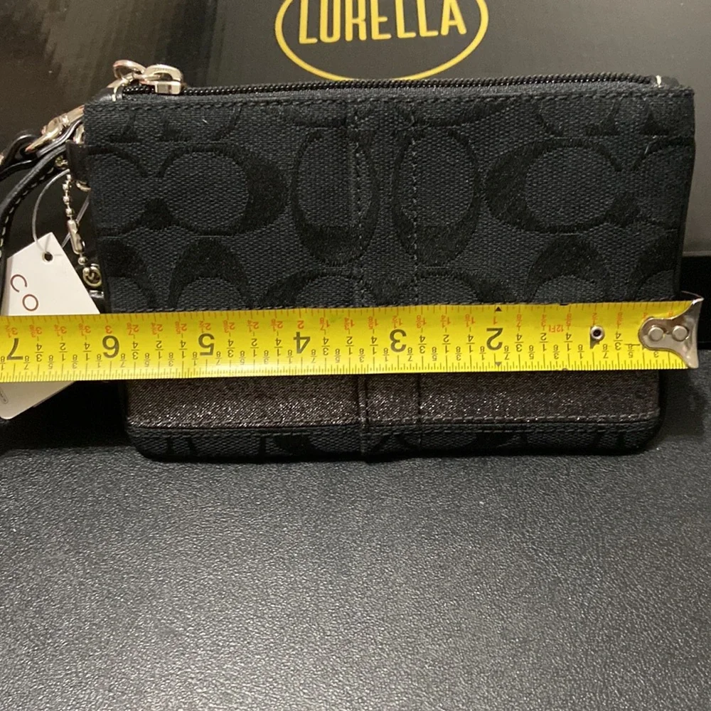 Coach wristlet - Picture 3 of 7